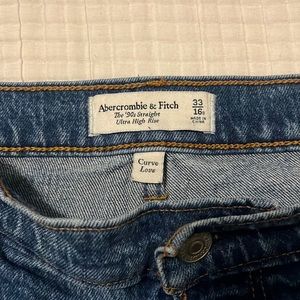 A&F ‘90s Straight Ultra High Rise Curve Love Jeans in size 16